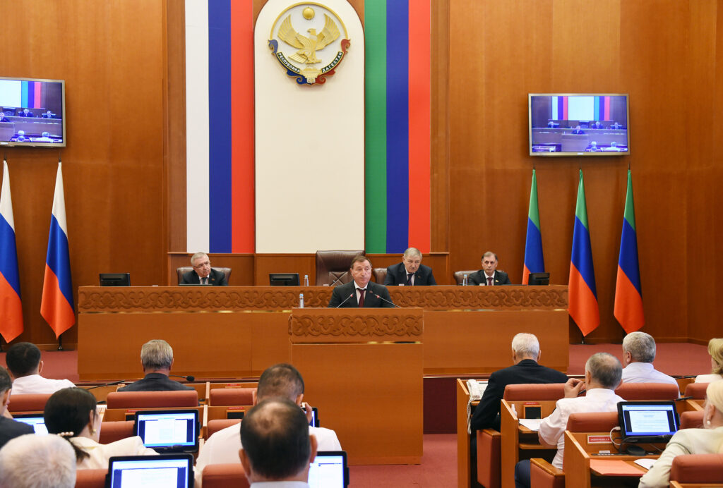 Сессия Народного Собрания рассмотрела 39 вопросов