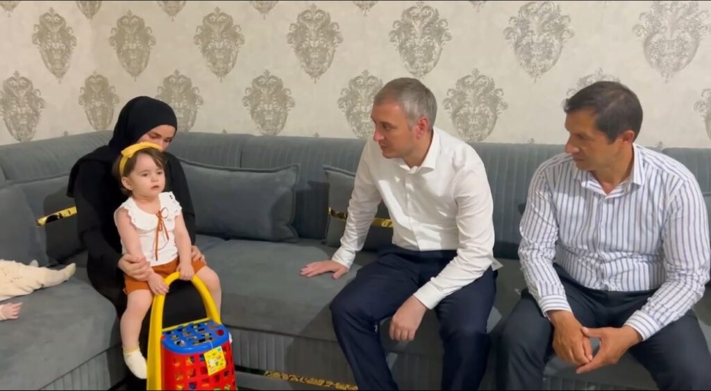Абдуразак Джамалутдинов навестил семьи участников СВО из Карабудахкентского района