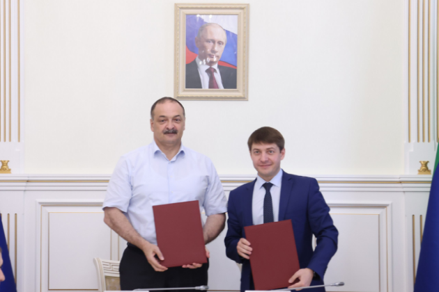 Глава РД и руководство СКФУ подписали соглашение о подготовке кадров для оборонно-промышленного комплекса