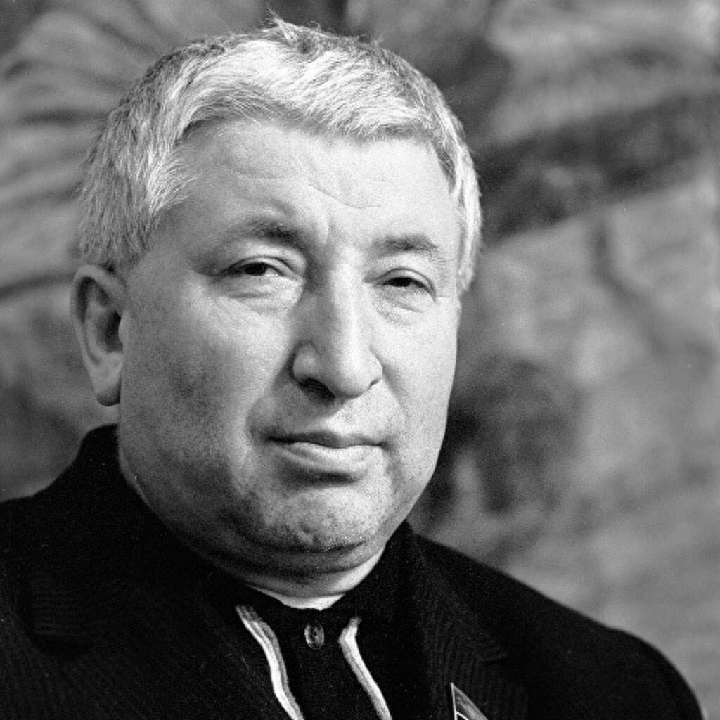 RƏSUL HƏMZƏTOVUN 100 İLLİK YUBİLEYİNƏ