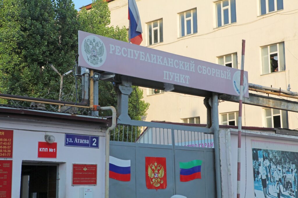 Об условиях заключения контракта с ВС РФ рассказал в интервью «Молодежке» военный комиссар Махачкалы