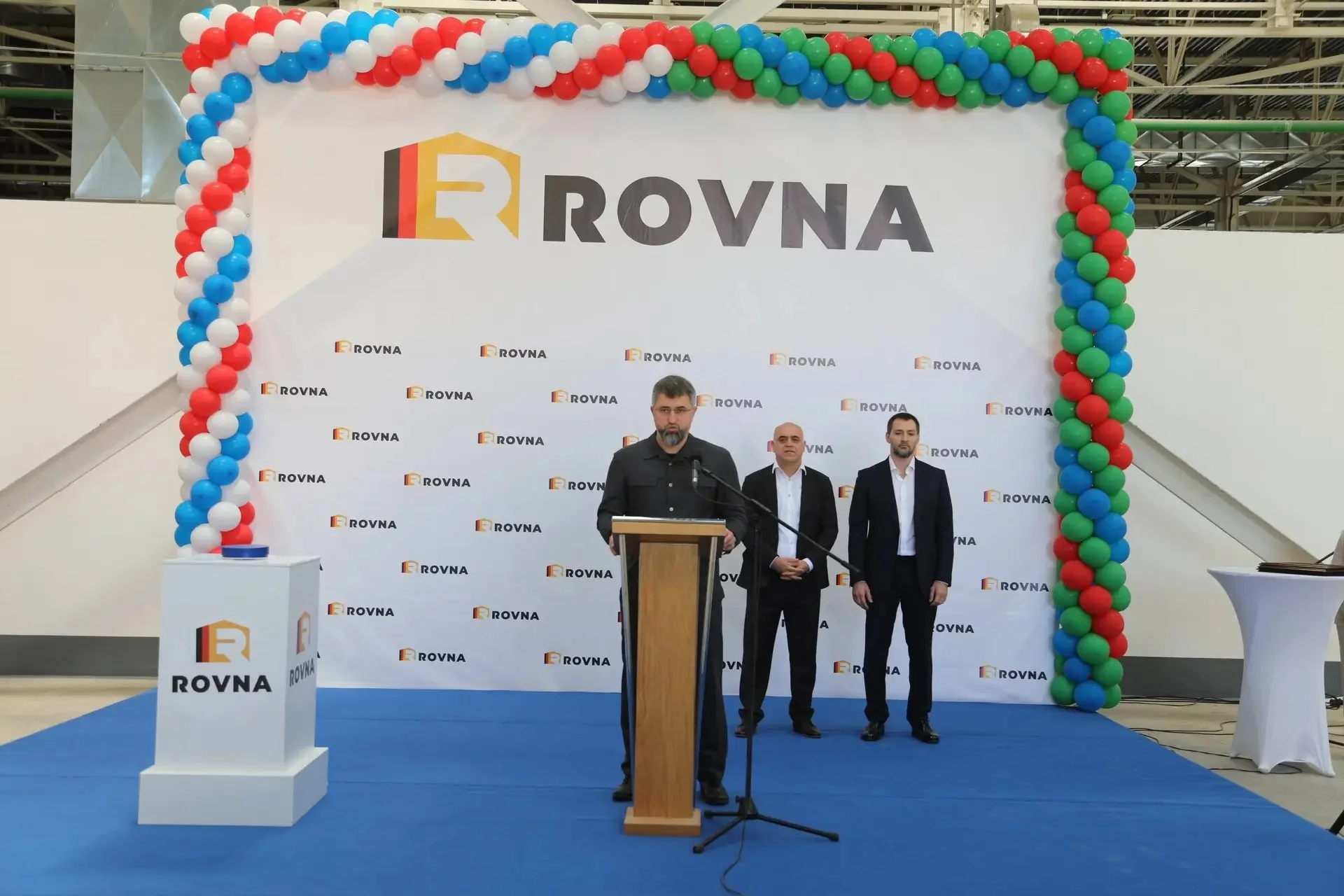 Магомед Рамазанов наградил отличившихся работников компании «Ровна»