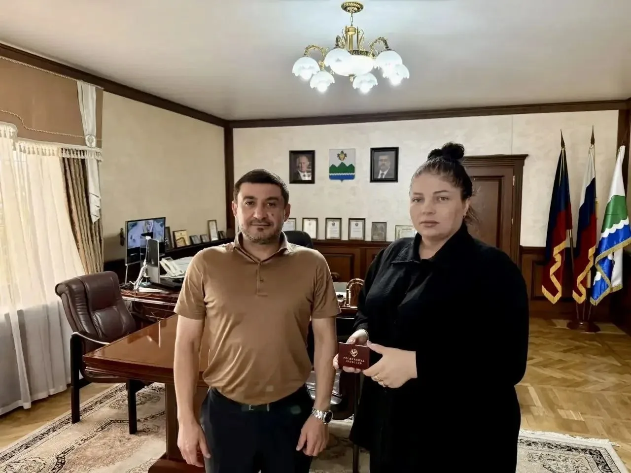 Dərbənd rayonunun rəhbəri Elman Allahverdiyev Rusiya Qəhrəmanı Müslüm Müslümovun həyat yoldaşı ilə görüşüb