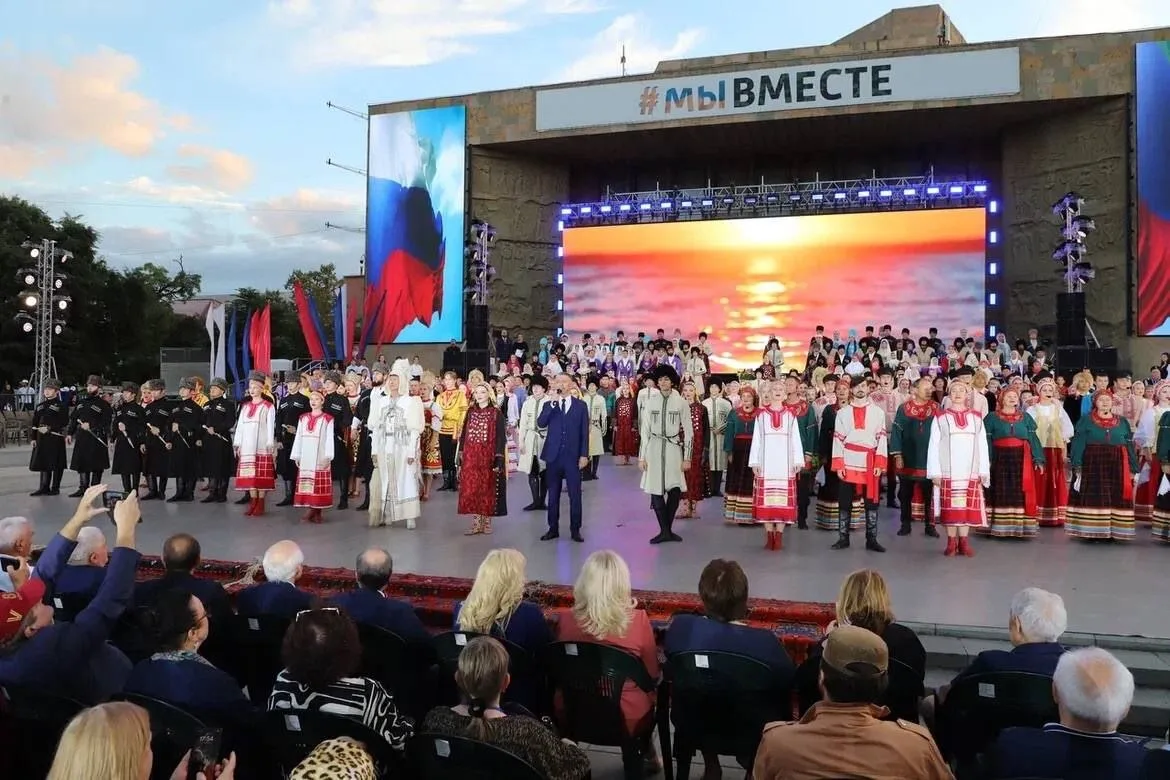 Mahaçqalada Rusiya xalqlarının dilləri Gününə həsr olunmuş bayram qala-konserti keçirilib