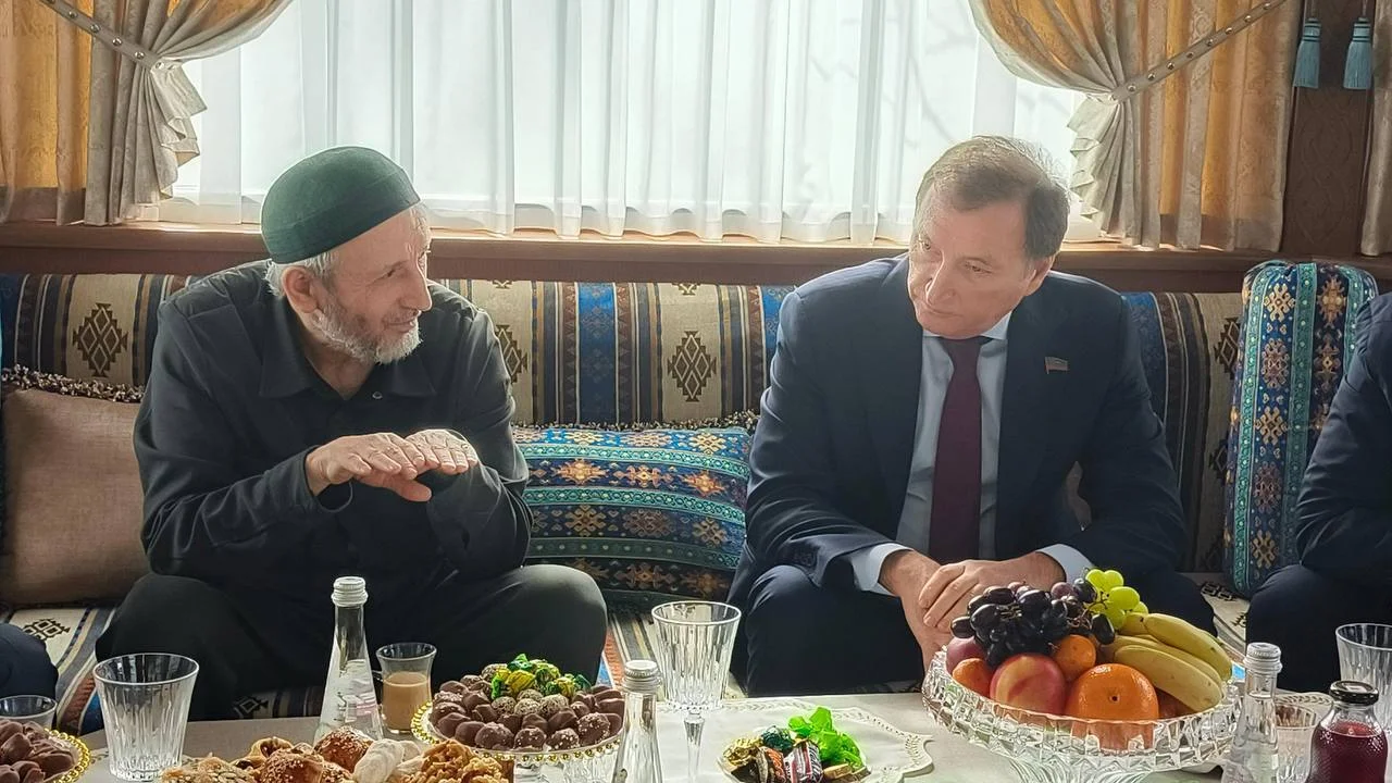 Председатель Народного Собрания РД Заур Аскендеров поздравил с Днем рождения Муфтия Дагестана Шейха Ахмада-Афанди