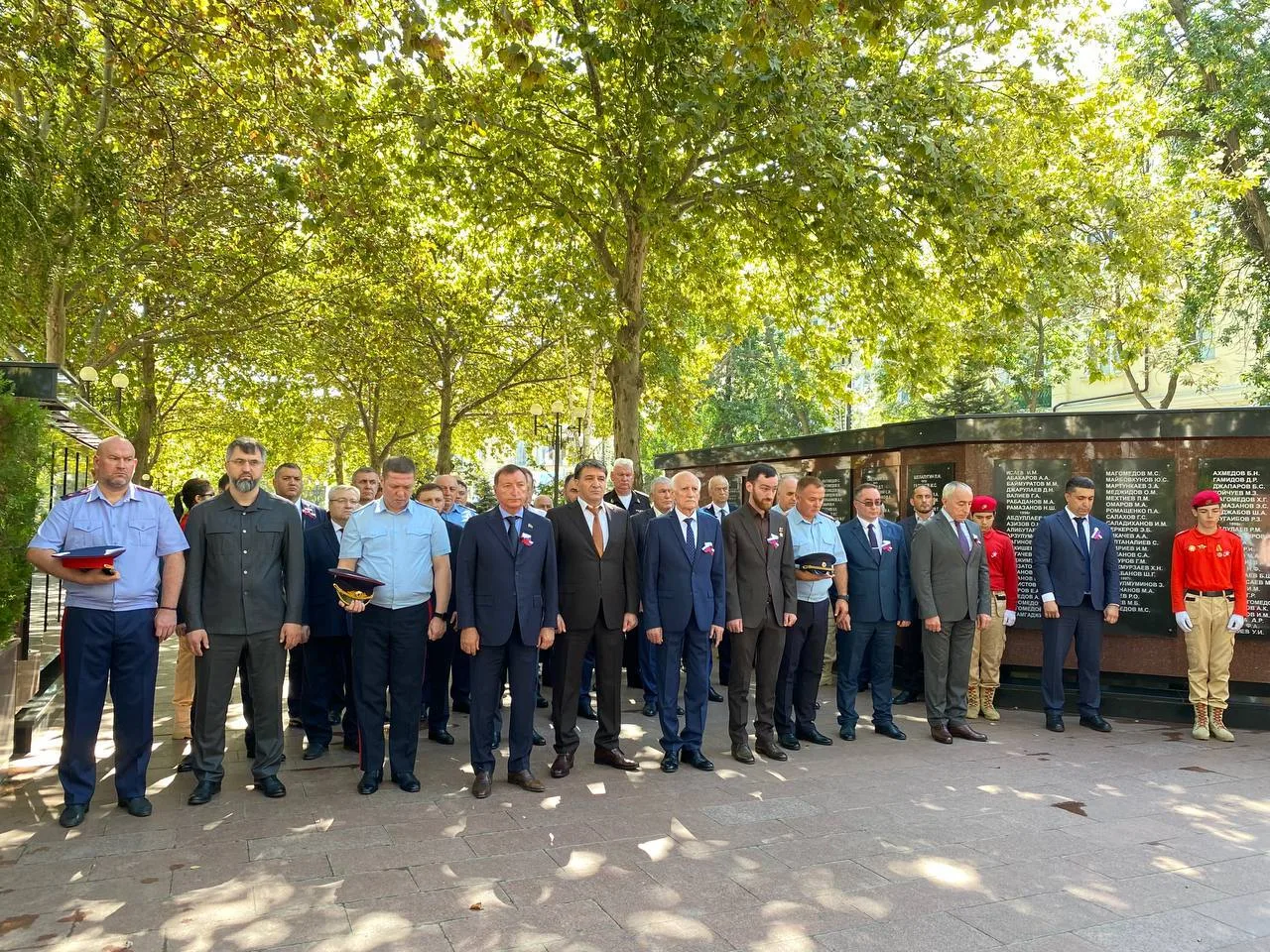 Mahaçqalada terrorizmlə mübarizədə həmrəylik günü DİN-in həlak olmuş əməkdaşlarının Şöhrət Memorialına gül dəstələri qoyulub