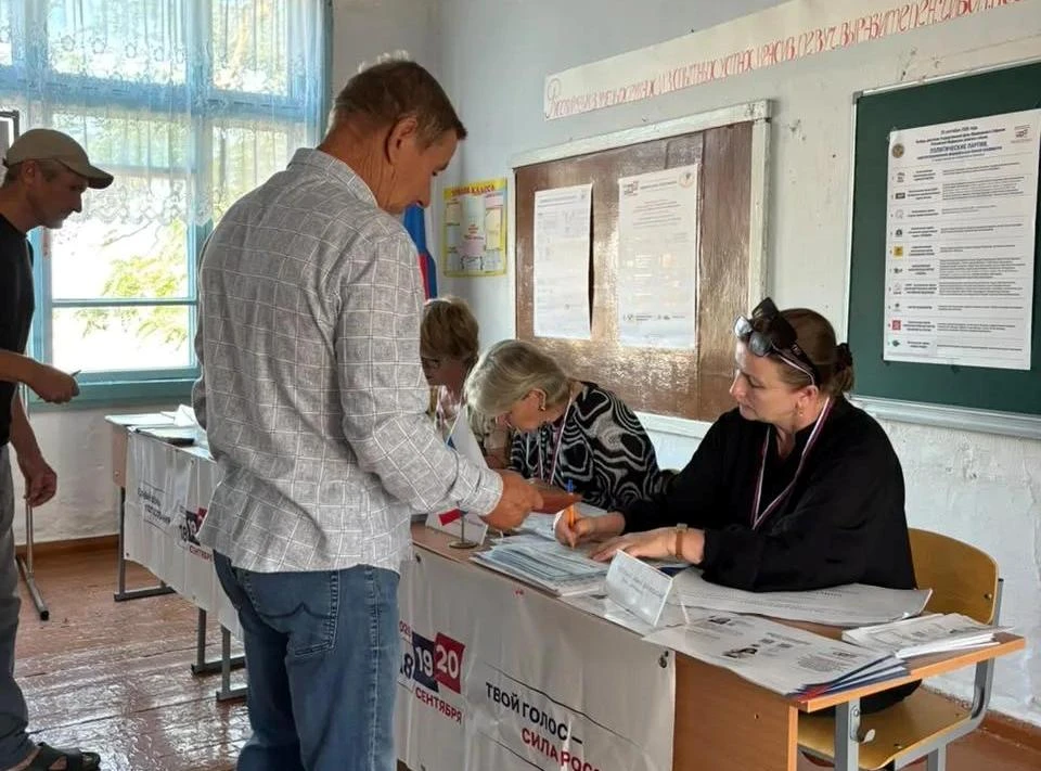 В селе Остров Чечень проходит досрочное голосование