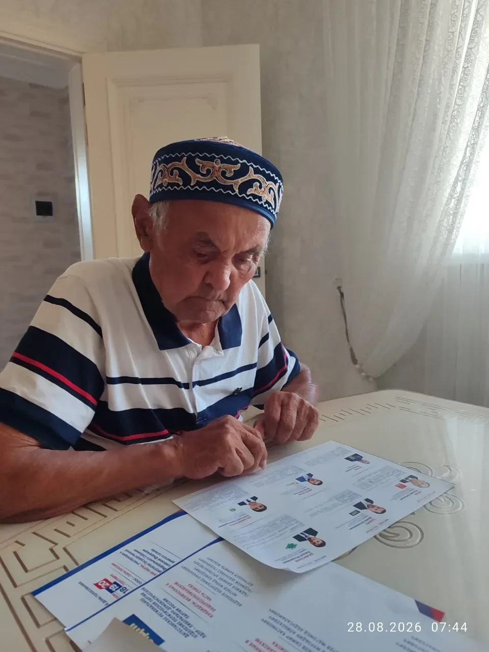 В селе Батыр-Мурза Ногайского района проголосовал старейший его житель Ханбий Сариев