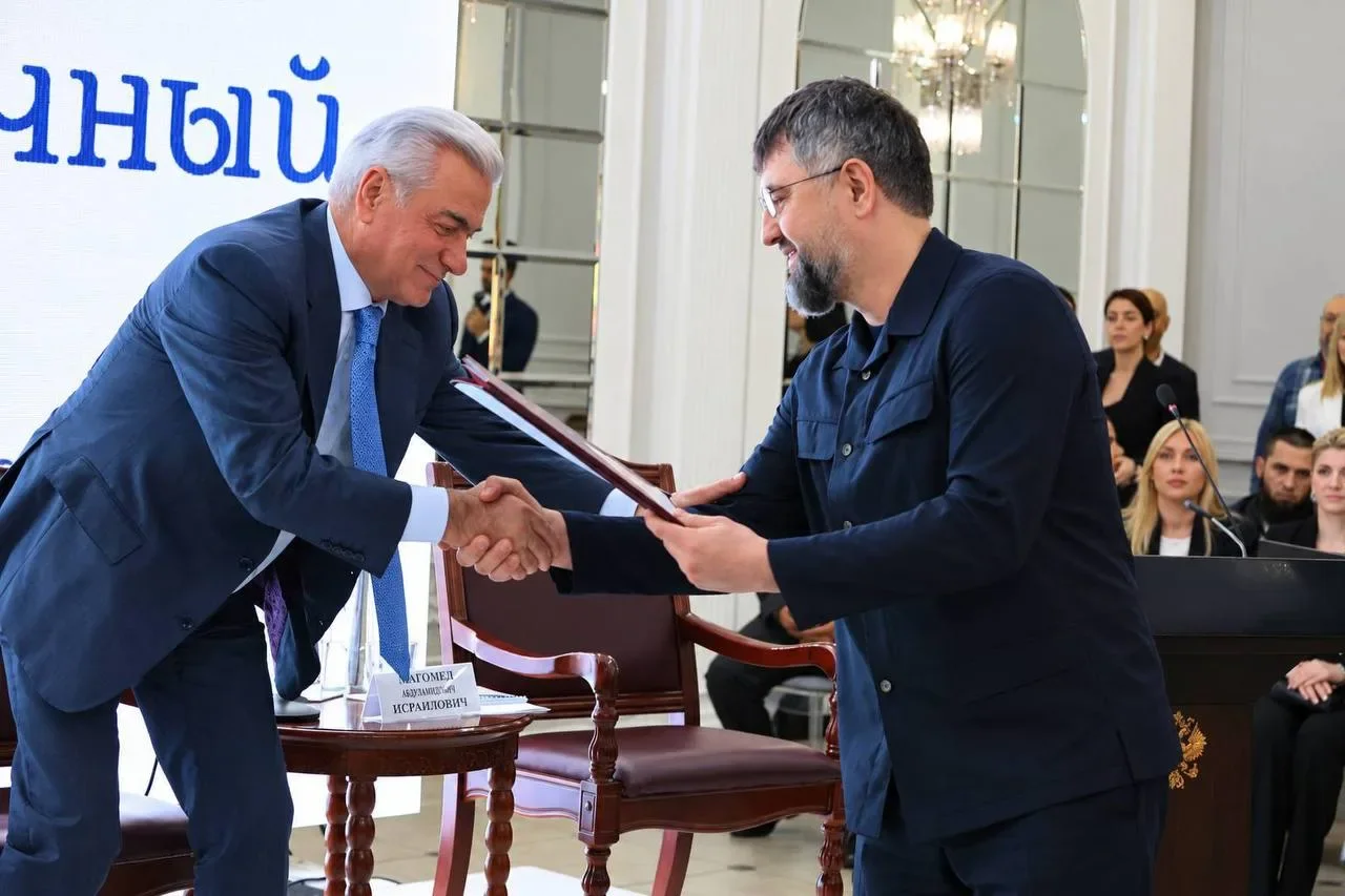 Məhəmməd Ramazanov "Saf ürək" Fondunu 15 illik yubileyi münasibətilə təbrik edib  "Günəşli Sahil" Beynəlxalq Xeyriyyə Forumunda iştirak etmək