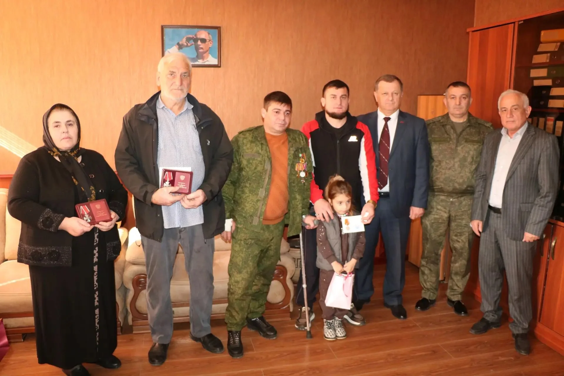 В Казбековском районе вручили государственные награды героям СВО