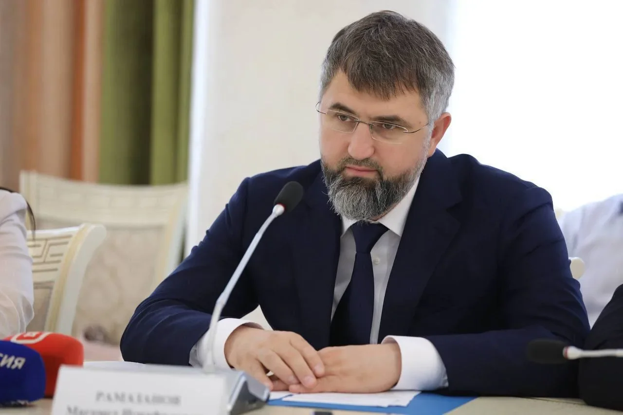 Магомед Рамазанов поздравил студентов колледжей и работников системы СПО с Днём среднего профессионального образования