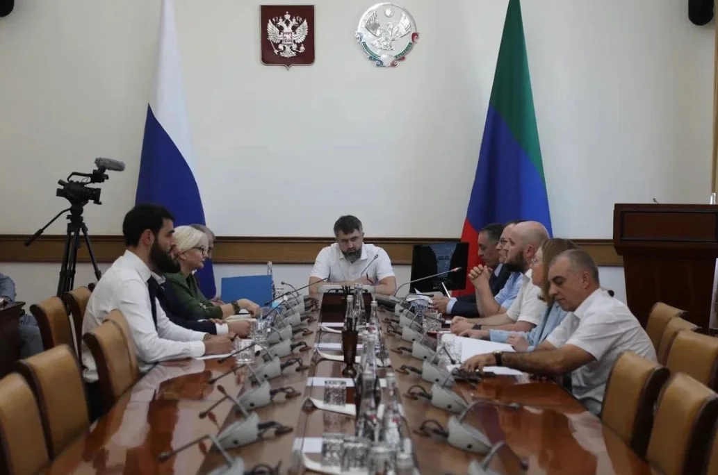 Магомед Рамазанов поручил усилить контроль за деятельностью частной медицины, фармацевтики и косметологии в Дагестане