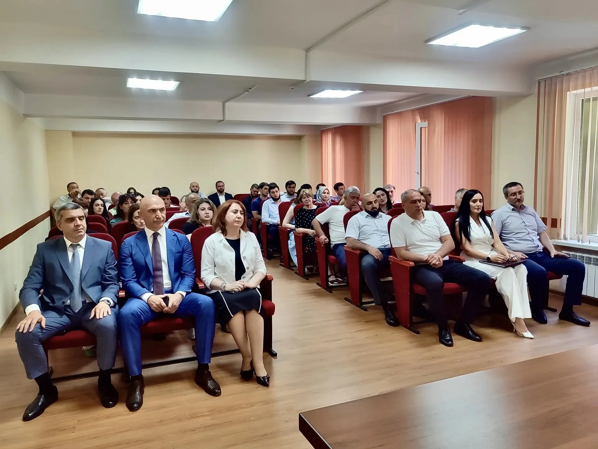 Коллективу Минпромторга Дагестана представили нового руководителя