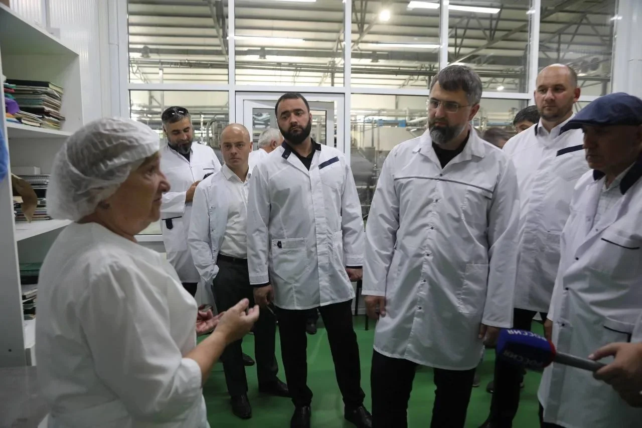 Магомед Рамазанов посетил Кизляр-Урицкий мясокомбинат