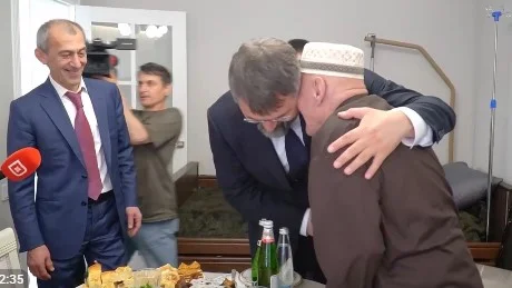 Магомед Рамазанов вручил ключи от новой квартиры ветерану Великой Отечественной войны Мусе Багаудинову