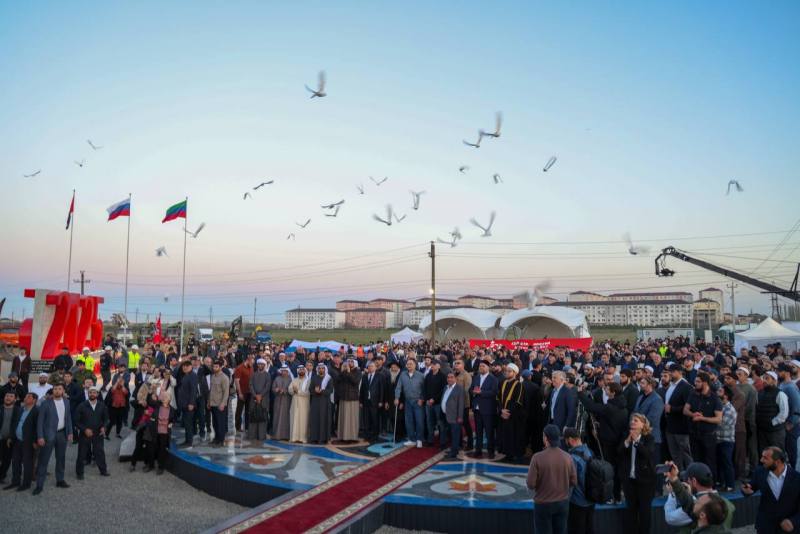 Dağıstanda əhəmiyyətli və mübaliğəsiz bir tarixi hadisə baş verdi-gələcək "Qafqaz Qüds"mənəvi Mərkəzinin təməlində bir zaman kapsulu qoyuldu