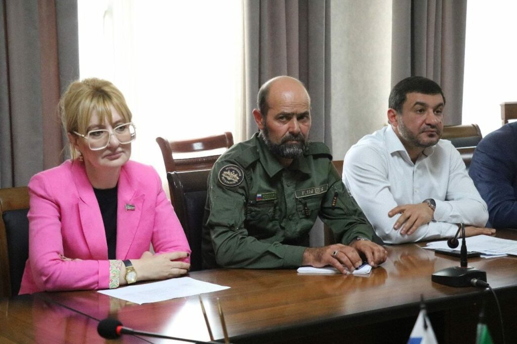 Mayın 30-da Dərbənd rayonunun rəhbəri Mövsüm Rəhimov Dağıstan Respublikasının Xalq Məclisinin deputatı, aqrar məsələlər, təbiətdən istifadə