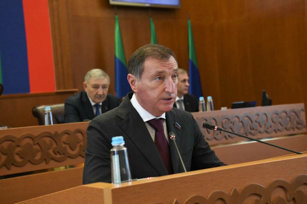 Ölkə Prezidenti Vladimir Vladimiroviç Putinin Dağıstanın xalq şairi Rəsul Həmzətovun doğum günündə Rusiya xalqlarının dilləri gününün təsis edilməsi barədə qərarı təhsil sahəsində işimiz üçün
