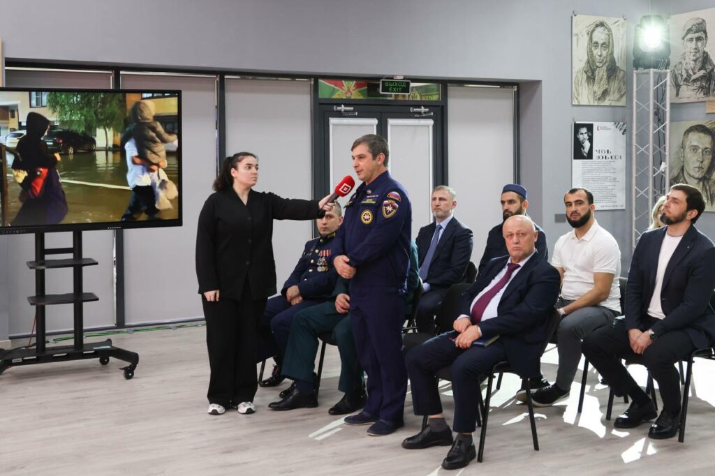 Respublikanın başçısı ilə birbaşa xətt hakimiyyətin açıqlığını və vətəndaşlarla konstruktiv dialoqa hazır olduğunu göstərən vacib bir vasitədir