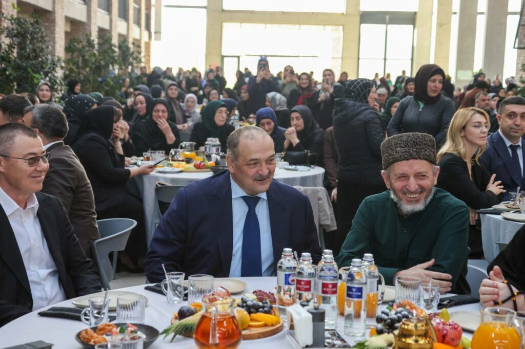 Sergey Melikov xeyriyyə layihələrinin həyata keçirilməsində fəal iştirakına görə Marat Kabayevə təşəkkür edib