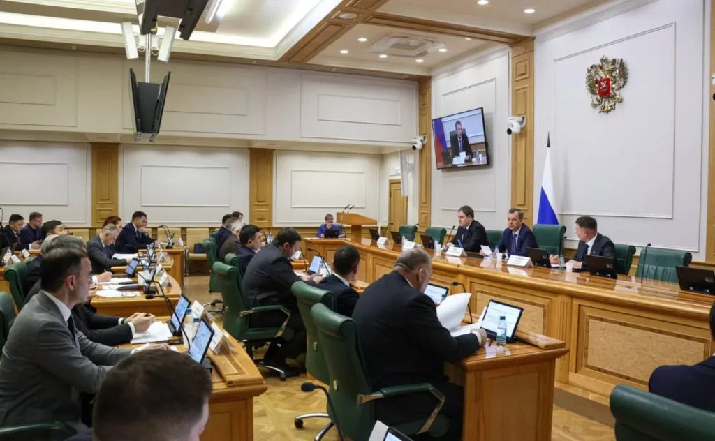 Dağıstan və Belarus yerli yundan hazırlanmış məktəbli jiletlərinin pilot partiyasını istehsal ediblər