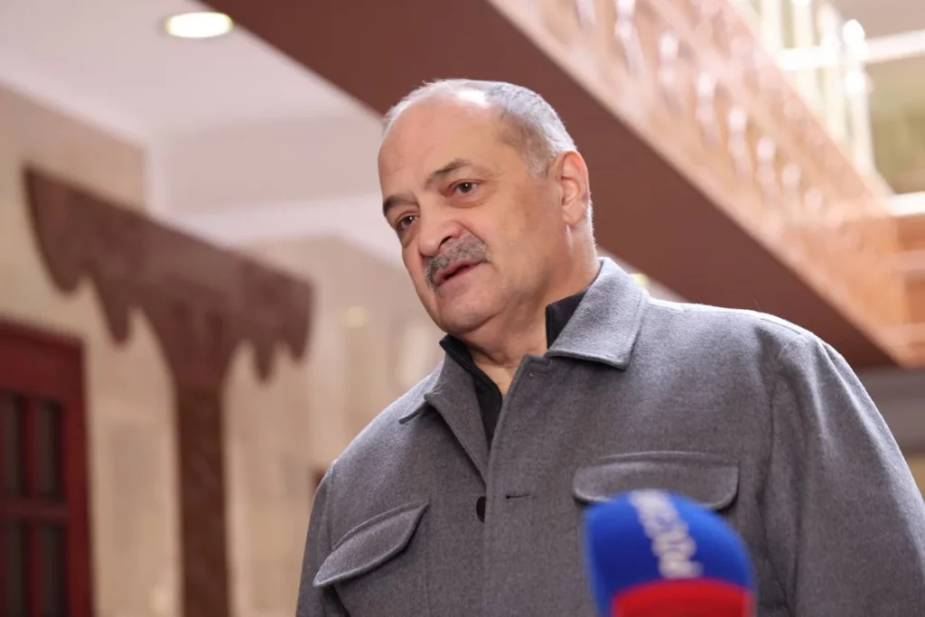 Vladimir Putin Sergey Məlikovun məruzəsindən sonra İranla sərhəddə bloklanmış Dağıstan daşıyıcıları probleminin həllinə kömək edib