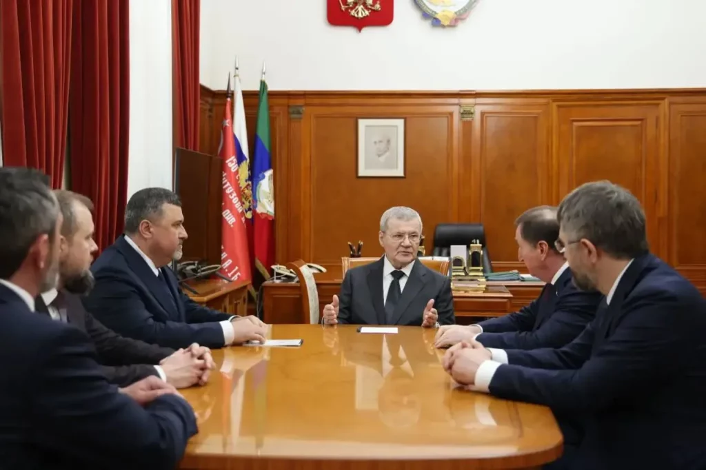 Rusiya Federasiyası Prezidentinin GFR-dəki səlahiyyətli nümayəndəsi Yuri Cayka, Dağıstan rəhbərinin müvəqqəti vəzifəsini icra edən Fyodor Şukin ilə işgüzar görüş keçirdi